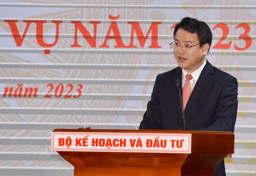 Thứ trưởng Kế hoạch và Đầu tư Trần Quốc Phương trình bày báo cáo công tác năm 2022. (Ảnh: TRẦN HẢI)