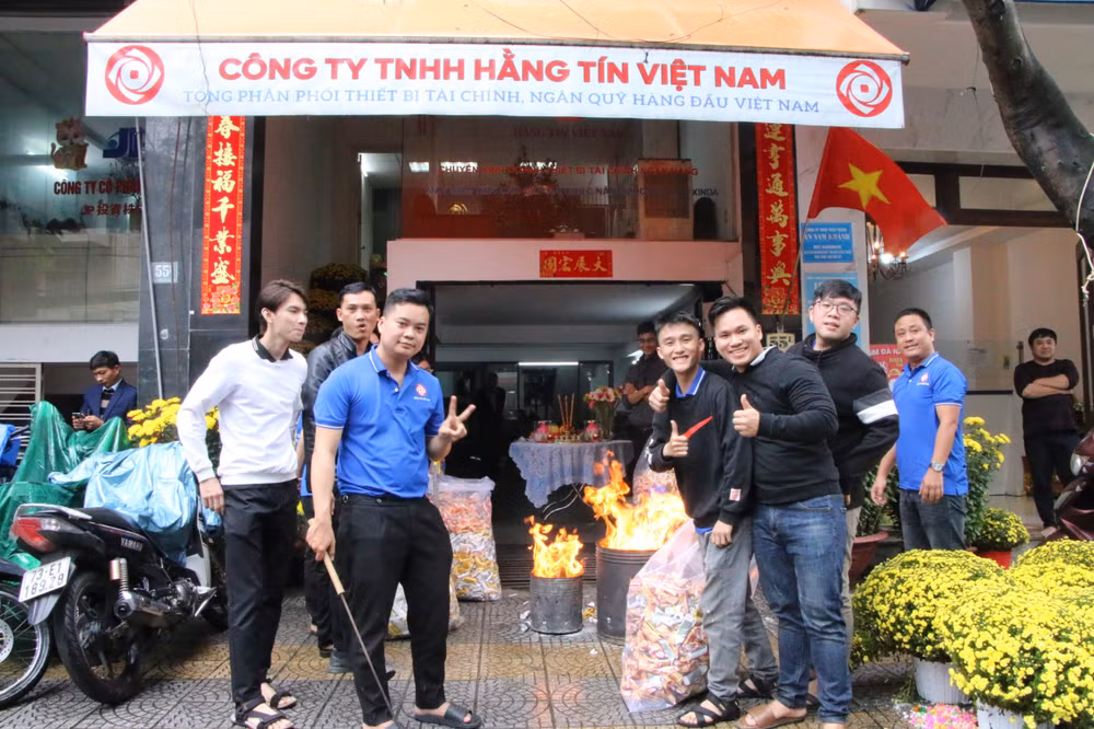 Nhiều doanh nghiệp khởi động sản xuất kinh doanh sáng mùng 6 Tết. Nhiều doanh nghiệp khởi động sản xuất kinh doanh sáng mùng 6 Tết.