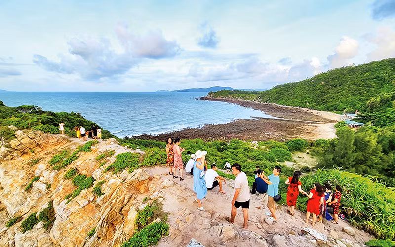 Du lịch trải nghiệm, khám phá ngày càng thu hút du khách, nhất là các tuyến đảo của Quảng Ninh.