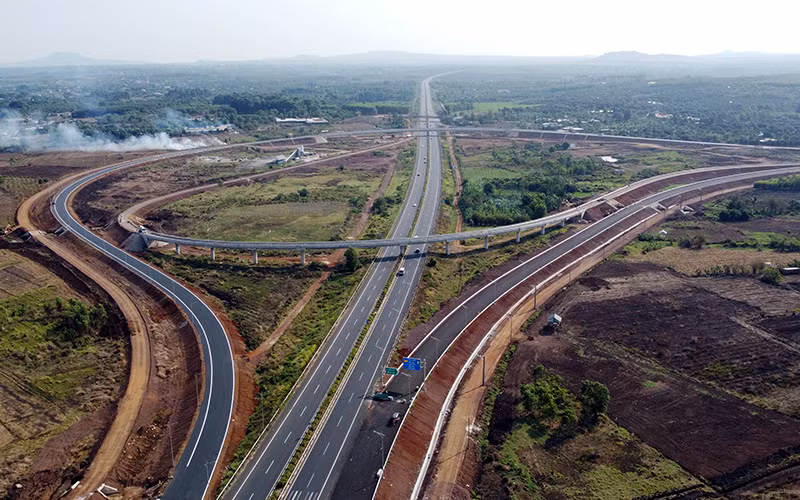 Một nút giao quy mô lớn trên cao tốc bắc-nam đoạn Phan Thiết-Dầu Giây.