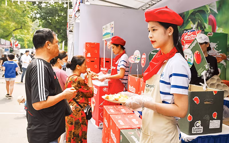 Ẩm thực và văn hóa Pháp tại phố đi bộ hồ Hoàn Kiếm