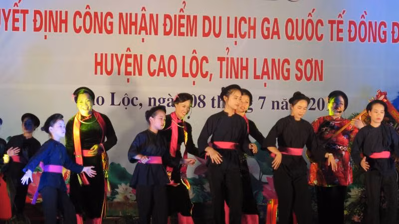 Ga liên vận quốc tế Đồng Đăng nay trở thành điểm du lịch của huyện Cao Lộc (Lạng Sơn), thu hút nhiều khách đến tham quan. Ga liên vận quốc tế Đồng Đăng nay trở thành điểm du lịch của huyện Cao Lộc (Lạng Sơn), thu hút nhiều khách đến tham quan.
