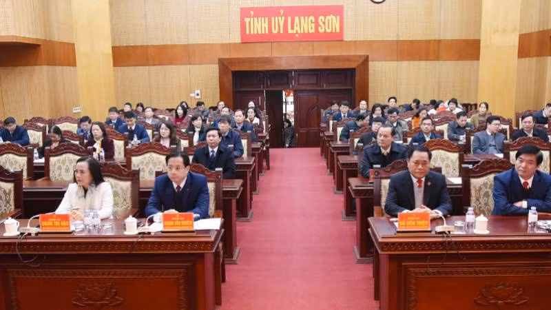 Lãnh đạo chủ chốt của tỉnh Lạng Sơn dự hội nghị công bố các quyết định về sắp xếp tổ chức bộ máy và công tác cán bộ.