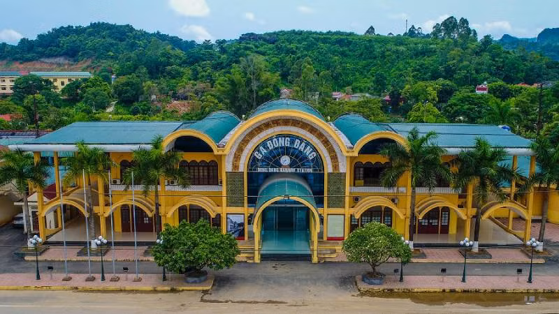 Toàn cảnh ga liên vận quốc tế Đồng Đăng hiện nay. Toàn cảnh ga liên vận quốc tế Đồng Đăng hiện nay.
