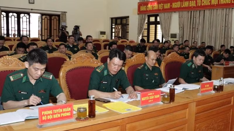 Các đại biểu dự buổi trao thưởng cho Ban chuyên án.