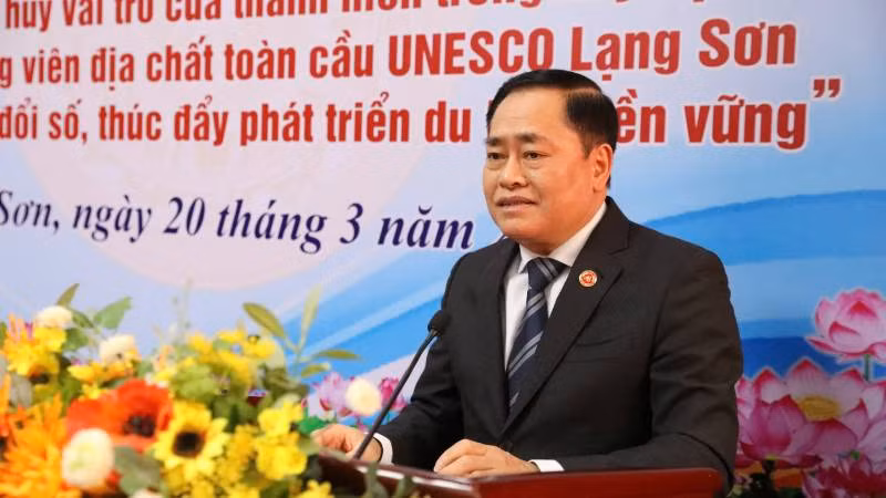 Chủ tịch Ủy ban nhân dân Hồ Tiến Thiệu đối thoại với đoàn viên thanh niên trên địa bàn tỉnh.