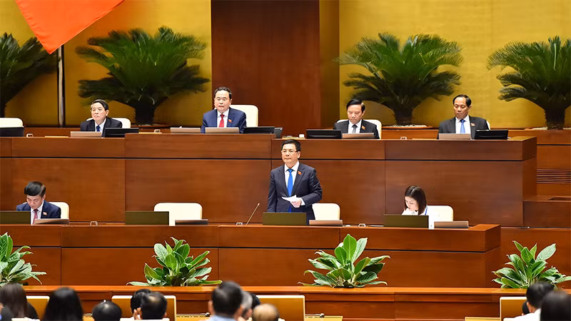 Bộ trưởng Công thương Nguyễn Hồng Diên trả lời chất vấn của các đại biểu Quốc hội.
