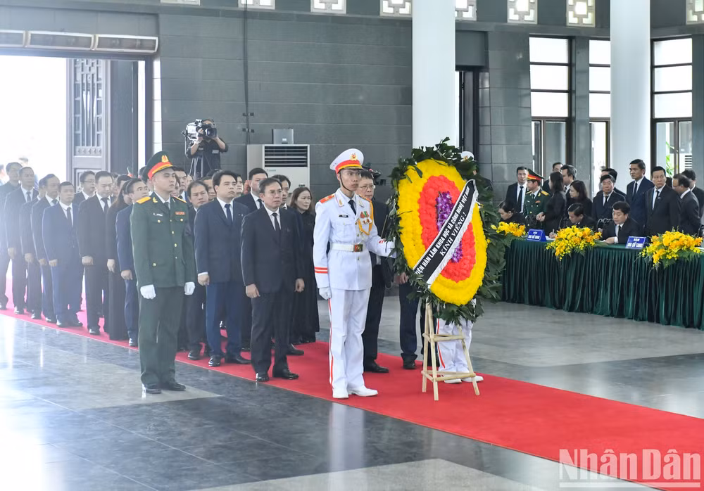 Đoàn Viện Hàn lâm Khoa học và Công nghệ Việt Nam viếng Tổng Bí thư Nguyễn Phú Trọng. Đoàn Viện Hàn lâm Khoa học và Công nghệ Việt Nam viếng Tổng Bí thư Nguyễn Phú Trọng.