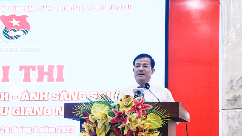 Phó Bí thư Thường trực Tỉnh ủy, Chủ tịch Hội đồng nhân dân tỉnh Hậu Giang Trần Văn Huyến phát biểu chỉ đạo tại hội thi Phó Bí thư Thường trực Tỉnh ủy, Chủ tịch Hội đồng nhân dân tỉnh Hậu Giang Trần Văn Huyến phát biểu chỉ đạo tại hội thi