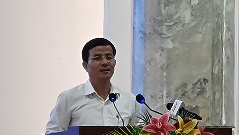 Phó Bí thư Thường trực Tỉnh ủy Hậu Giang phát biểu tại hội thảo.