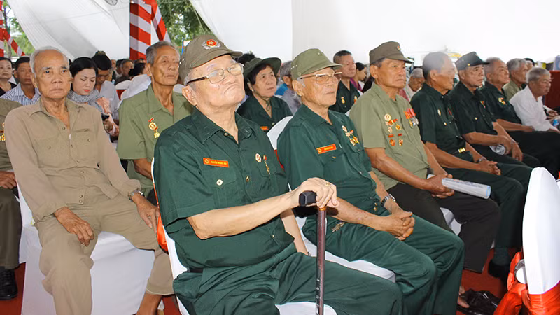 Các đại biểu dự buổi họp mặt