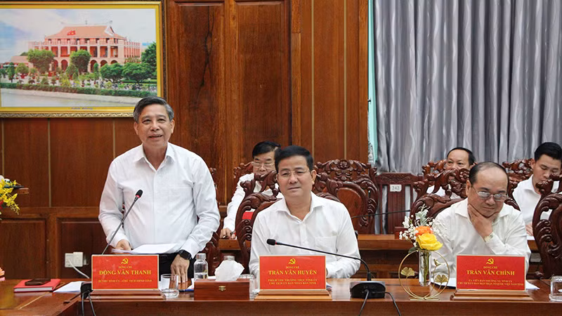 Đồng chí Đồng Văn Thanh, Bí thư Tỉnh ủy, Chủ tịch Hội đồng nhân dân tỉnh Hậu Giang phát biểu tại hội nghị.