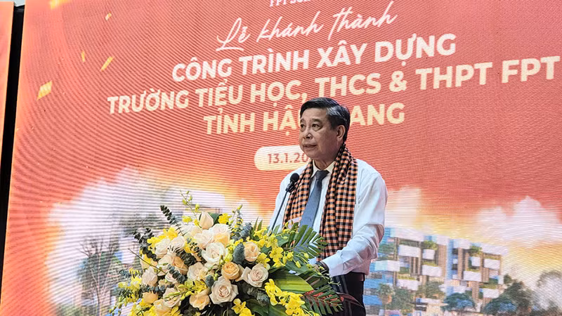 Đồng chí Đồng Văn Thanh, Bí thư Tỉnh ủy, Chủ tịch Ủy ban nhân dân tỉnh Hậu Giang phát biểu tại buổi lễ. Đồng chí Đồng Văn Thanh, Bí thư Tỉnh ủy, Chủ tịch Ủy ban nhân dân tỉnh Hậu Giang phát biểu tại buổi lễ.