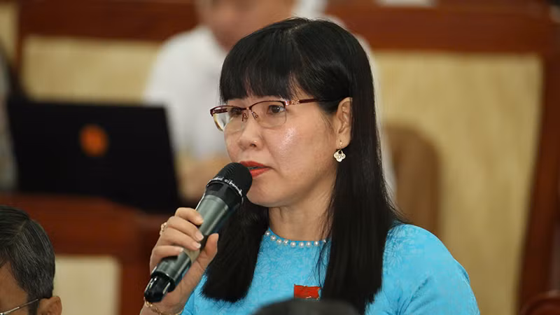 Đại biểu chất vấn tại kỳ họp.
