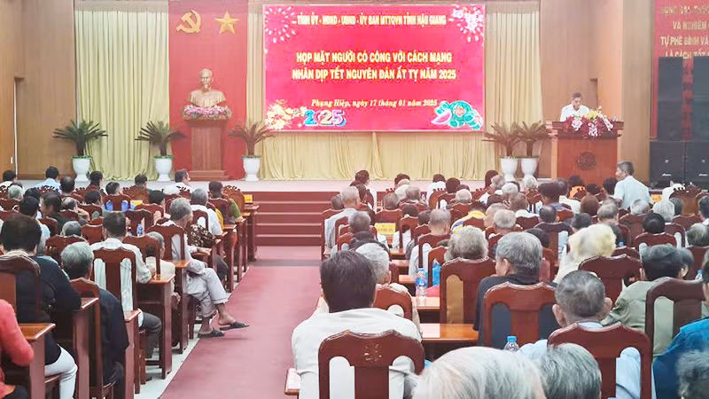 Quang cảnh buổi họp mặt. Quang cảnh buổi họp mặt.