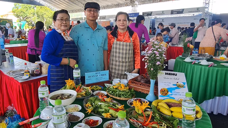 Nhiều món ngon được chế biến tại hội thi. Nhiều món ngon được chế biến tại hội thi.