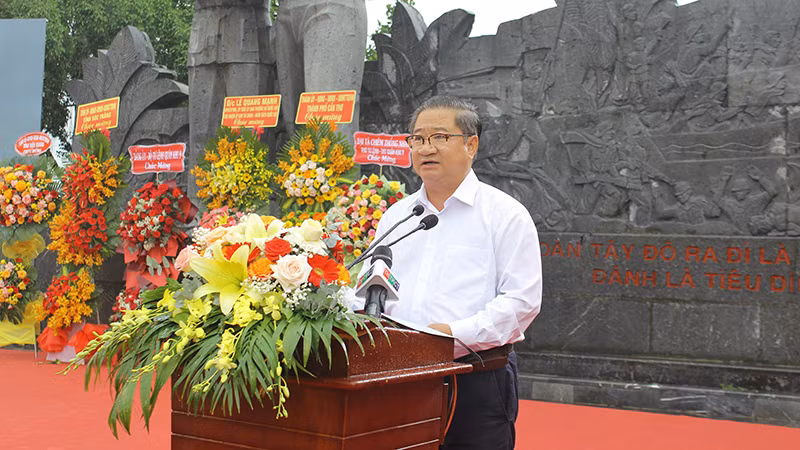 Chủ tịch Ủy ban nhân dân thành phố Cần Thơ Trần Việt Trường phát biểu tại buổi họp mặt