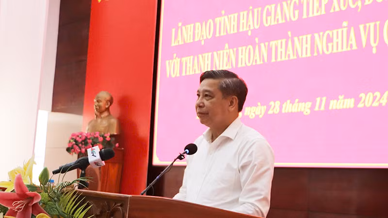 Chủ tịch Ủy ban nhân dân tỉnh Hậu Giang Đồng Văn Thanh phát biểu tại buổi đối thoại. Chủ tịch Ủy ban nhân dân tỉnh Hậu Giang Đồng Văn Thanh phát biểu tại buổi đối thoại.