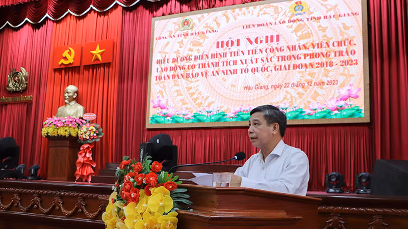 Chủ tịch Ủy ban nhân dân tỉnh Hậu Giang Đồng Văn Thanh phát biểu chỉ đạo tại hội nghị