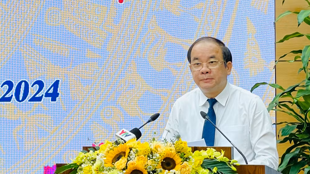 Đồng chí Tạ Văn Long, Phó Bí thư Thường trực Tỉnh ủy Yên Bái phát biểu tại Hội nghị. (Ảnh: THANH SƠN)