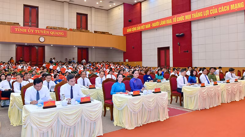 Đại biểu tham dự hội nghị.
