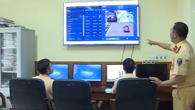 Phân tích hình ảnh vi phạm giao thông trên hệ thống camera giám sát.