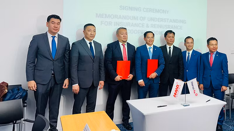 Lễ ký kết Bản ghi nhớ hợp tác trong lĩnh vực bảo hiểm và tái bảo hiểm giữa Công ty Hanoi Re của Việt Nam và Công ty Amar Insurance của Mông Cổ. (Ảnh: Đại sứ quán Việt Nam tại Mông Cổ) Lễ ký kết Bản ghi nhớ hợp tác trong lĩnh vực bảo hiểm và tái bảo hiểm giữa Công ty Hanoi Re của Việt Nam và Công ty Amar Insurance của Mông Cổ. (Ảnh: Đại sứ quán Việt Nam tại Mông Cổ)