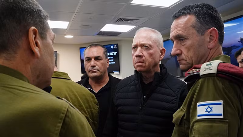 Bộ trưởng Quốc phòng Israel Yoav Gallant dự cuộc họp của Nội các thời chiến tại Tel Aviv, ngày 14/4/2024. (Ảnh: Anadolu Agency)