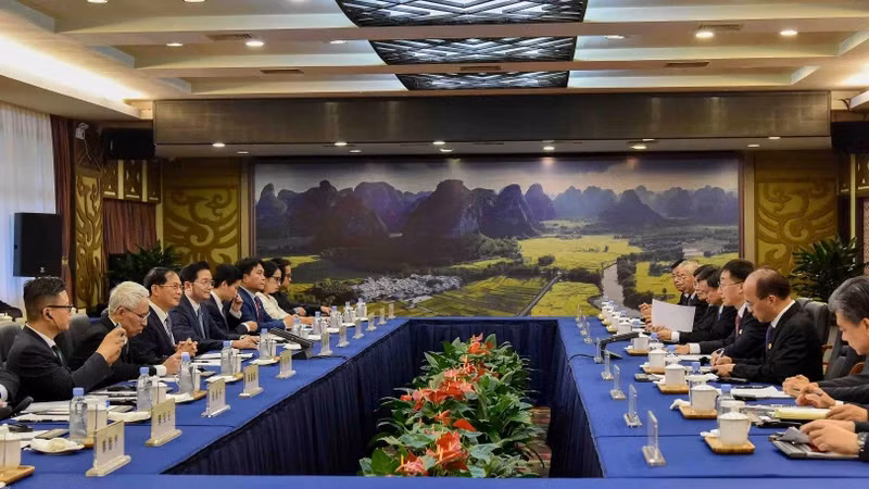 Bộ trưởng Ngoại giao Bùi Thanh Sơn tiếp đồng chí Lưu Ninh, Bí thư Đảng ủy Khu tự trị dân tộc Choang Quảng Tây, Trung Quốc. (Ảnh: baoquocte.vn)