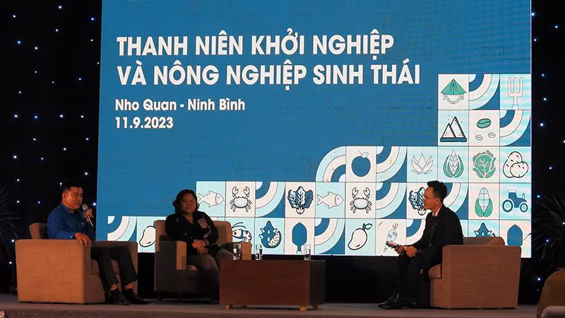 Các đại biểu thanh niên chia sẻ về nông nghiệp sinh thái. (Ảnh: Ngân Anh)