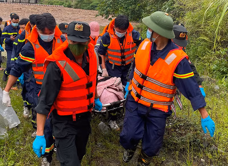 Đến 10 giờ ngày 14/9 đã tìm thấy thêm 2 thi thể nạn nhân bị lũ ống trôi tại xã Liên Minh, thị xã Sa Pa.