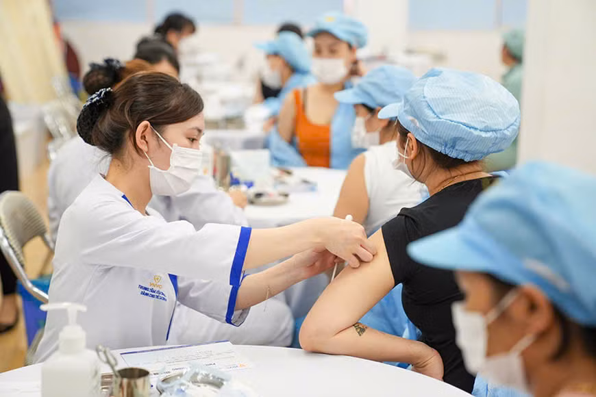 Người lao động được tiêm chủng đầy đủ. Người lao động được tiêm chủng đầy đủ.