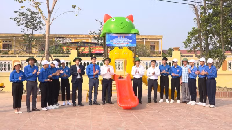 Công trình thanh niên “Sân chơi cộng đồng” xã Cao Minh, huyện Vĩnh Bảo.