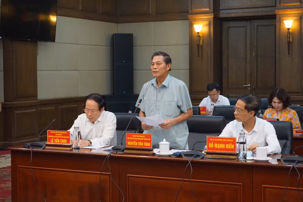 Đồng chí Nguyễn Văn Tùng, Phó bí thư Thành uỷ, Chủ tịch Ủy ban nhân dân thành phố Hải Phòng phát biểu. Đồng chí Nguyễn Văn Tùng, Phó bí thư Thành uỷ, Chủ tịch Ủy ban nhân dân thành phố Hải Phòng phát biểu.