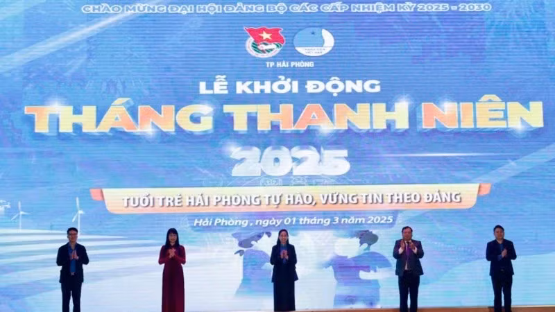 Các đại biểu nhấn nút khởi động Tháng Thanh niên 2025.