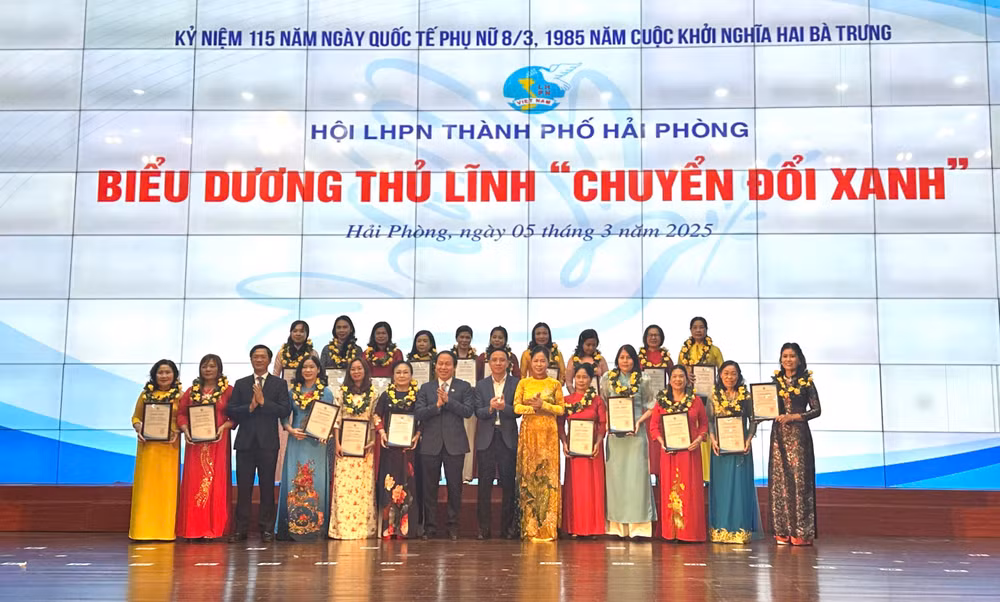 Biểu dương các nữ thủ lĩnh chuyển đổi xanh. Biểu dương các nữ thủ lĩnh chuyển đổi xanh.