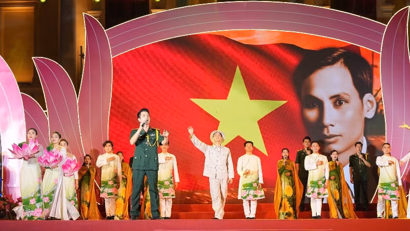 Chương trình nghệ thuật “Hồ Chí Minh đẹp nhất tên Người”.