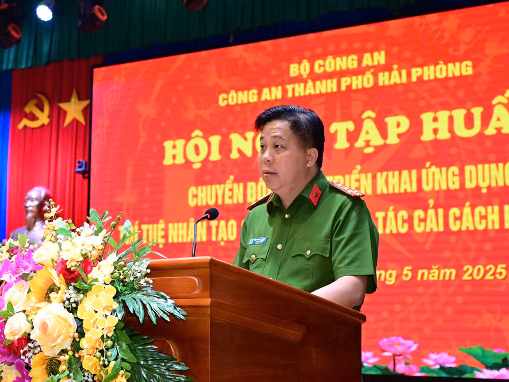 Đại tá Bùi Trung Thành, Phó Giám đốc Công an thành phố Hải Phòng phát biểu tại hội nghị.