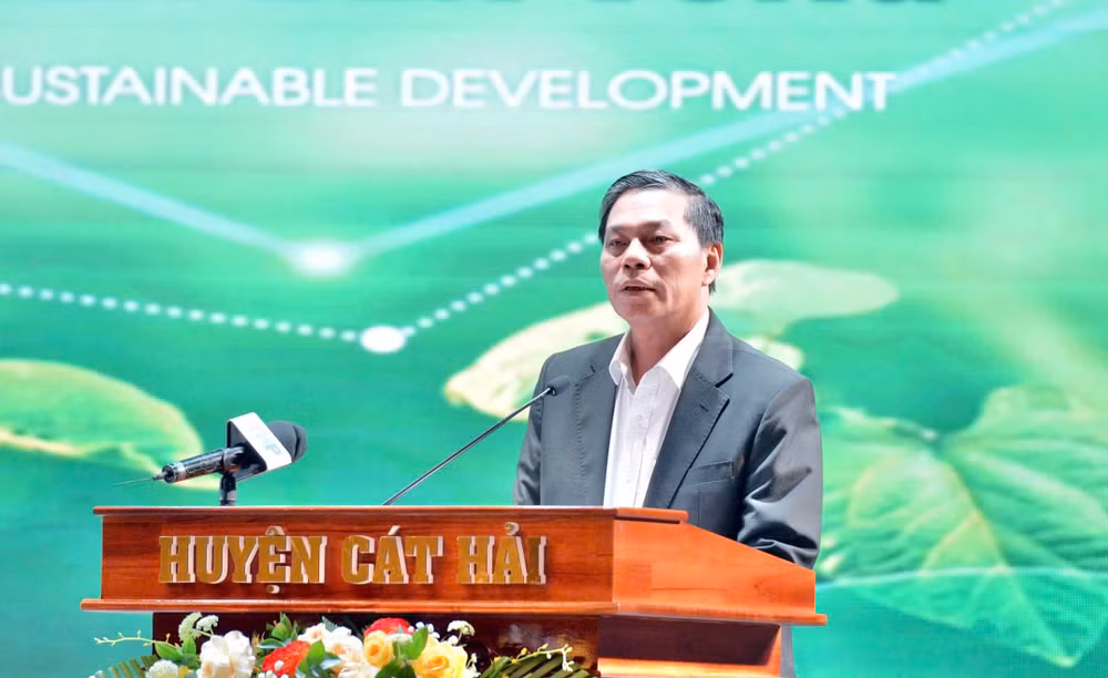 Đồng chí Nguyễn Văn Tùng, Chủ tịch Ủy ban nhân dân thành phố Hải Phòng phát biểu tại hội thảo. Đồng chí Nguyễn Văn Tùng, Chủ tịch Ủy ban nhân dân thành phố Hải Phòng phát biểu tại hội thảo.