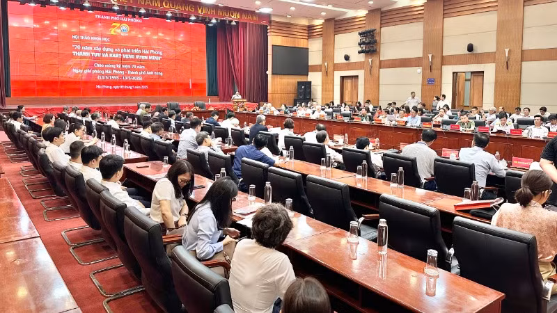 Hội thảo khoa học "70 năm xây dựng và phát triển Hải Phòng-Thành tựu và khát vọng vươn mình".