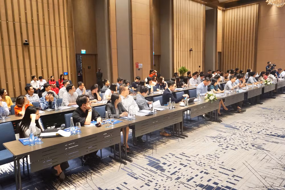 Các đại biểu tham luận tại Hội thảo.