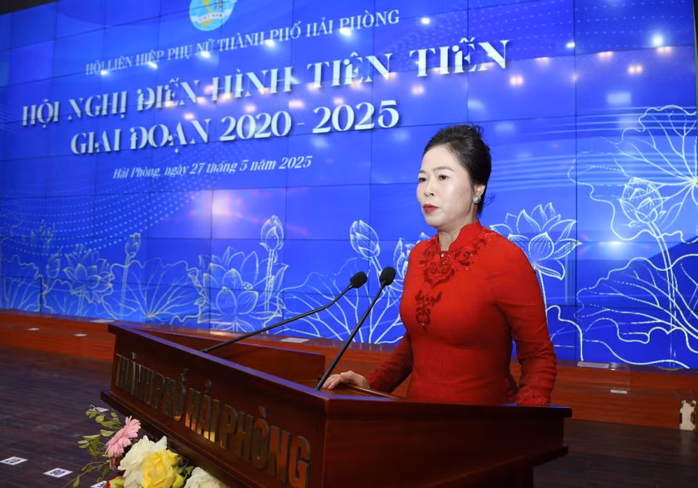Bà Vũ Thị Kim Liên, Chủ tịch Hội Liên hiệp phụ nữ thành phố Hải Phòng. Bà Vũ Thị Kim Liên, Chủ tịch Hội Liên hiệp phụ nữ thành phố Hải Phòng.