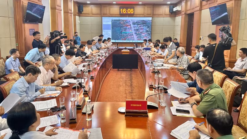 Quang cảnh buổi làm việc. (Ảnh PHẠM QUÂN)