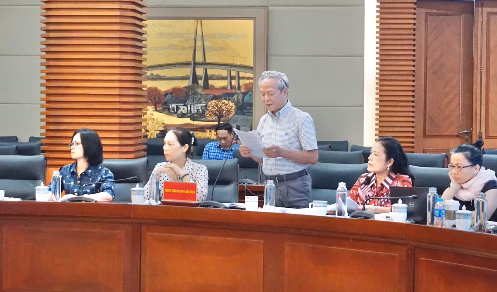 Ông Trần Văn Phúc, Tổng Giám đốc Công ty trách nhiệm hữu hạn Du lịch và Đầu tư EIE. Ông Trần Văn Phúc, Tổng Giám đốc Công ty trách nhiệm hữu hạn Du lịch và Đầu tư EIE.
