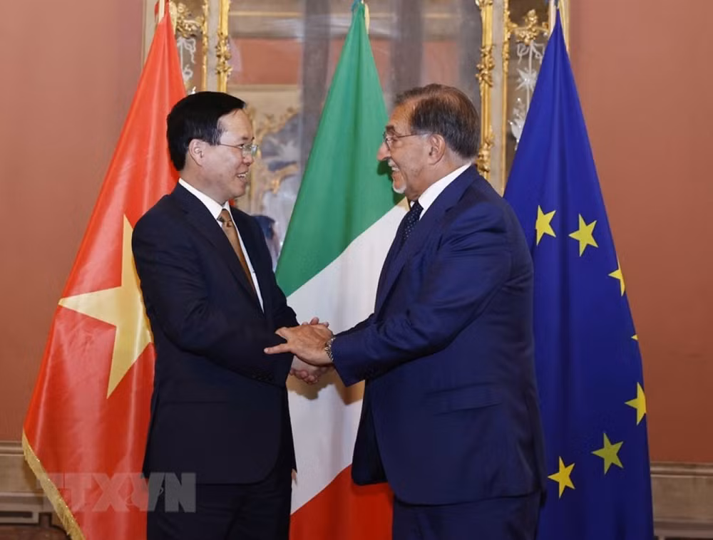 Chủ tịch nước Võ Văn Thưởng gặp Chủ tịch Thượng viện Italia (Ảnh: TTXVN)