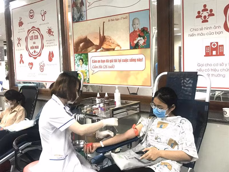 Đoàn viên, thanh niên Hà Nội tham gia hiến máu tại Ngày hội hiến máu "Giọt hồng tri ân".