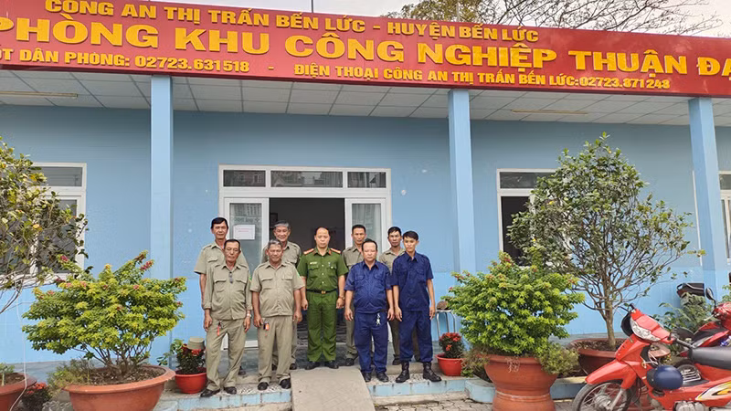 Mô hình "Chốt dân phòng bảo đảm an ninh, trật tự trong khu, cụm công nghiệp, doanh nghiệp đầu tư trực tiếp nước ngoài" trong Khu công nghiệp Thuận Đạo, huyện Bến Lức. (Ảnh: Cổng thông tin điện tử tỉnh Long An).