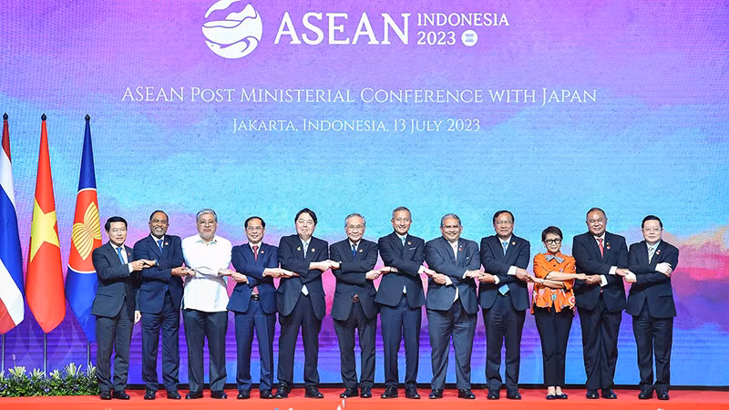 Các Bộ trưởng Ngoại giao ASEAN và Bộ trưởng Ngoại giao Nhật Bản. (Ảnh: Bộ Ngoại giao)