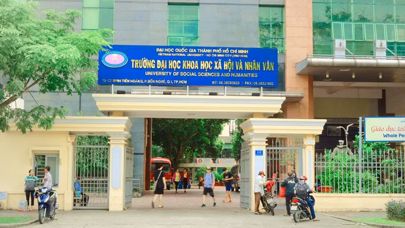 Trường đại học Khoa học xã hội và Nhân văn, Đại học Quốc gia Thành phố Hồ Chí Minh, là một trong các cơ sở đào tạo ngành công tác xã hội. (Ảnh: HCMUSSH)