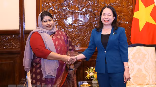 Phó Chủ tịch nước Võ Thị Ánh Xuân tiếp Đại sứ Bangladesh tại Việt Nam Samina Naz. (Ảnh: Văn Điệp/TTXVN)